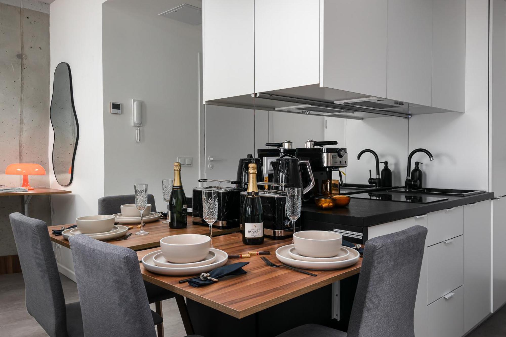 Apartments Wroc'Love By Me &301 Legnicka & Self Check-In 24H & Lift & Air Conditioning Wroclaw Bagian luar foto